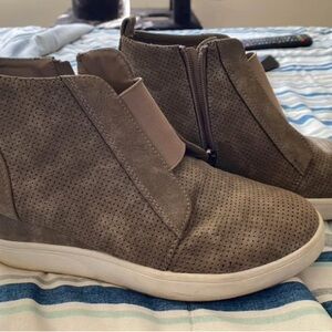 Women’s Casual Perforated Sneakers - Taupe